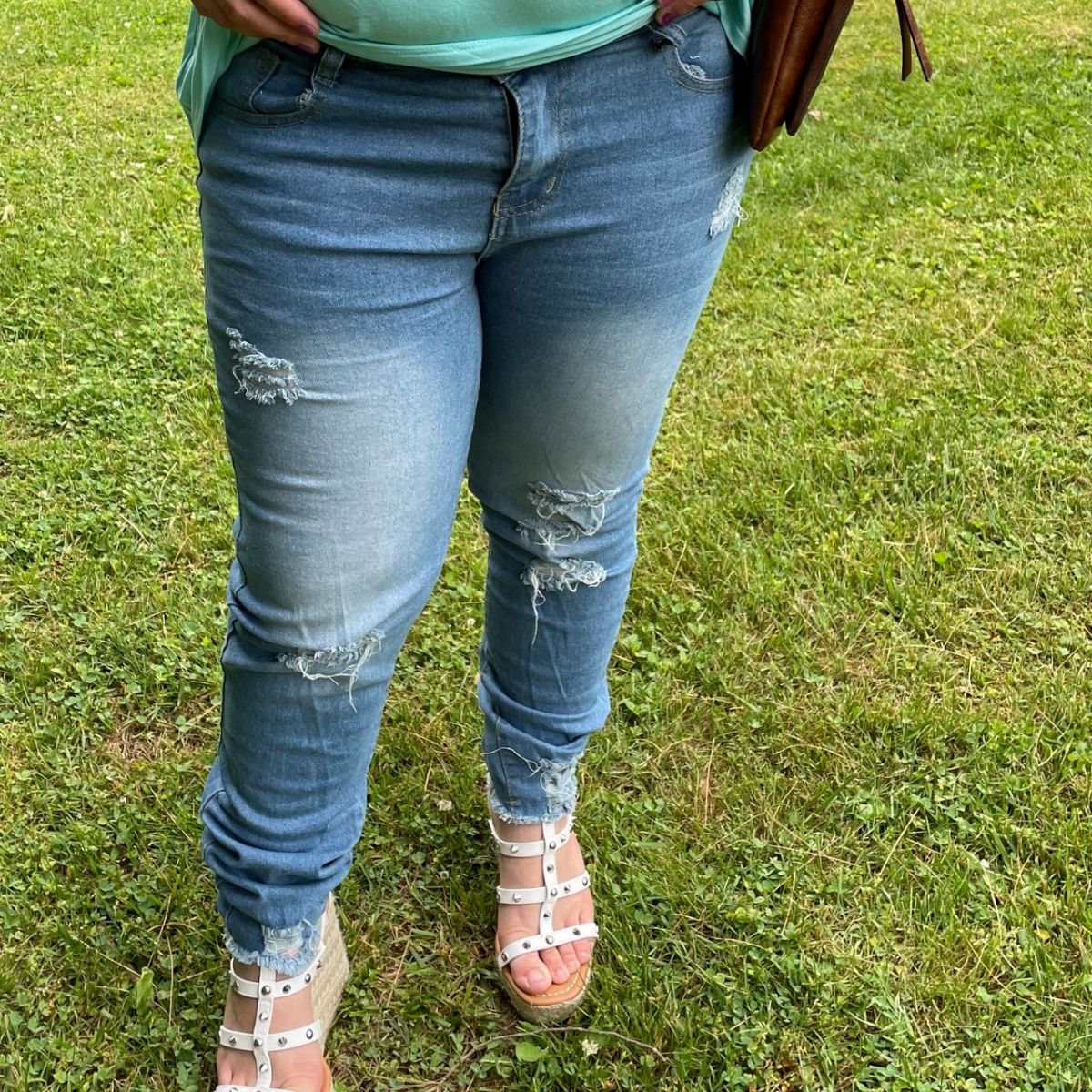 EVERYTHING YOU WANT HIGH WAIST DISTRESSED JEANS