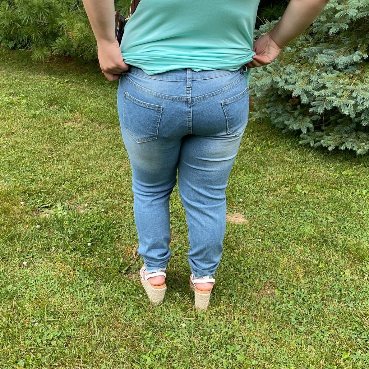 EVERYTHING YOU WANT HIGH WAIST DISTRESSED JEANS