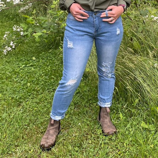 EVERYTHING YOU WANT HIGH WAIST DISTRESSED JEANS