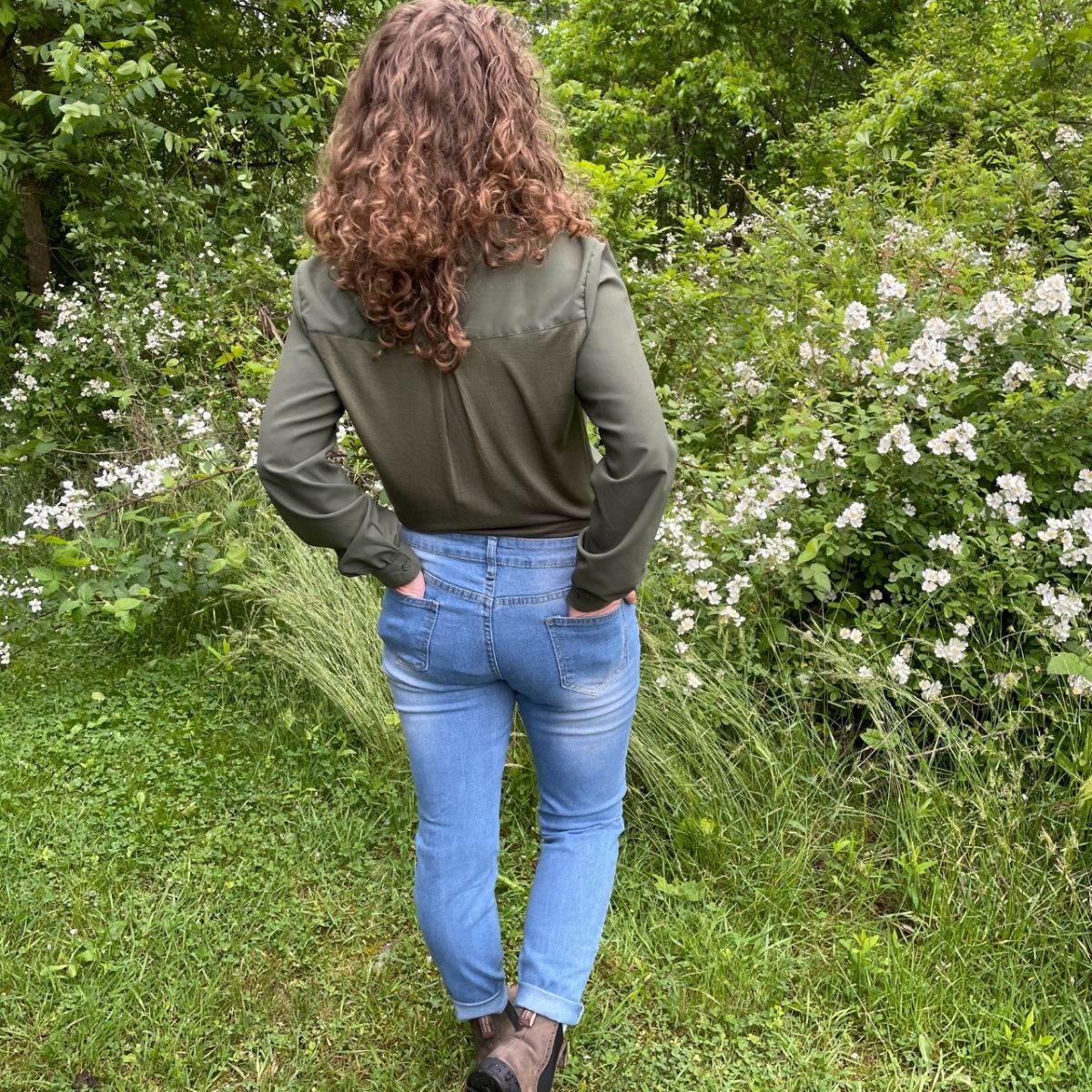 EVERYTHING YOU WANT HIGH WAIST DISTRESSED JEANS