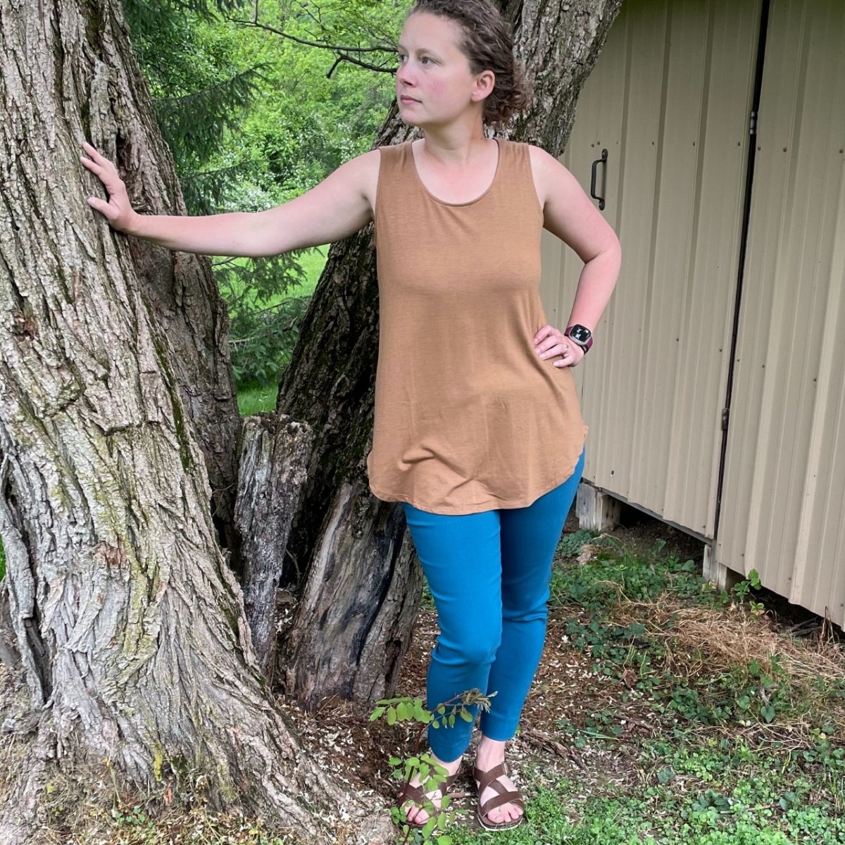 CASUAL ROUND HEM TANK TOP