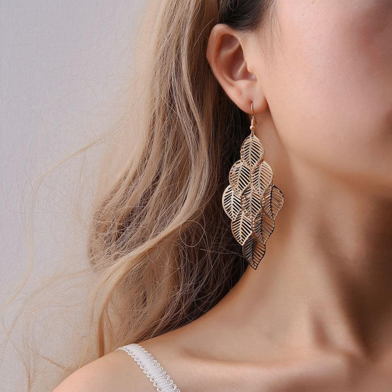 HOLLOW LEAVES CHANDELIER EARRINGS