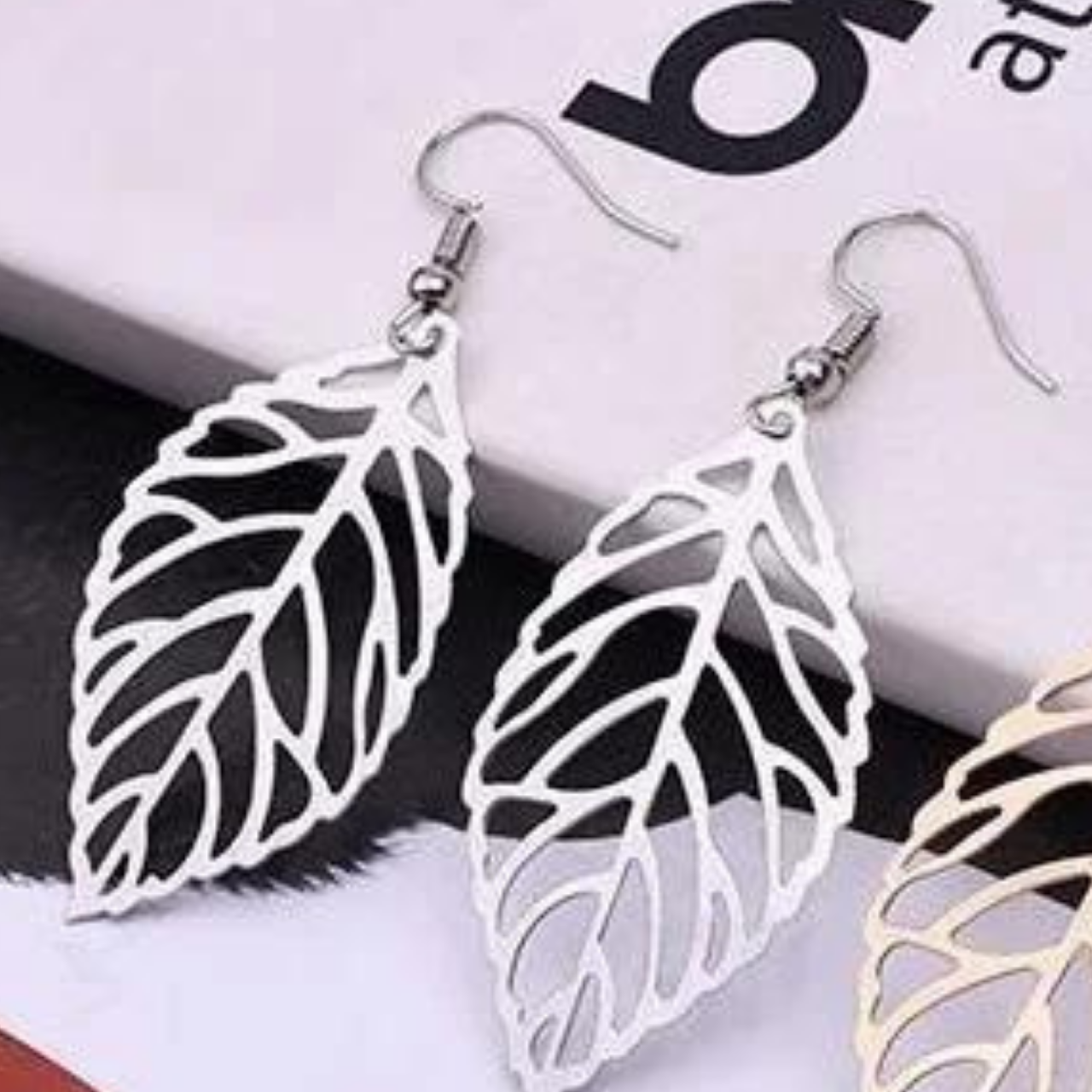 MINIMALIST HOLLOW LEAF HOOK EARRINGS