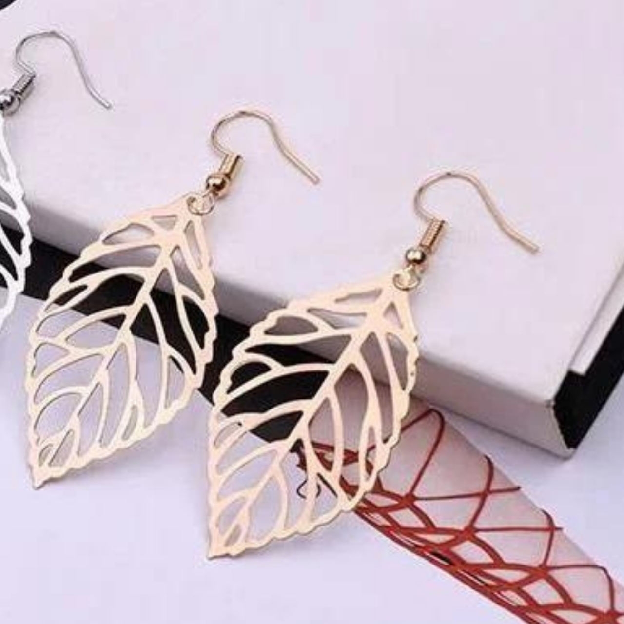 MINIMALIST HOLLOW LEAF HOOK EARRINGS