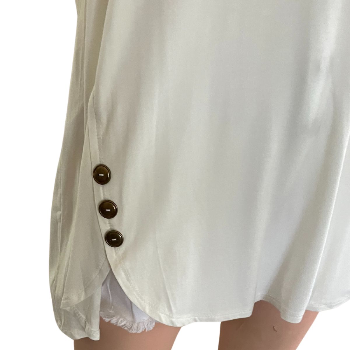 ROUND NECK TOP WITH BUTTON TRIM